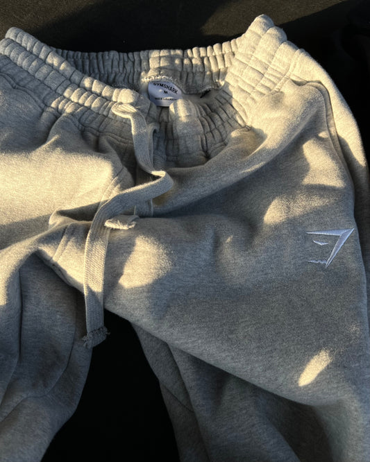 GYMSHARK GREY SWEATPANTS